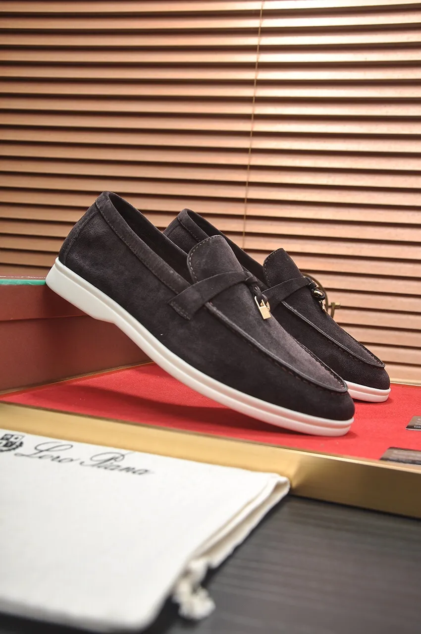 Men's shoes 💰400💶[𝐥𝐨𝐫𝐨 𝐏𝐢𝐚𝐧𝐚] [Couple model] High-end quality, affordable price, LP classic loafers, Italian treasure brand, the only brand that can match Hermès! Only after wearing it do we know that we can’t live up to our feet. Women’s code: 35-40 (customized sizes 34, 41, 42 are non-returnable) Men’s code: 38-44 (customized 45, 46, 47, 48 are non-refundable) Fabric: Customized imported cashmere Lining: Customized imported fetal cowhide Foot: Imported benzene-dyed calfskin Outsole: Exclusive original glass rubber outsole